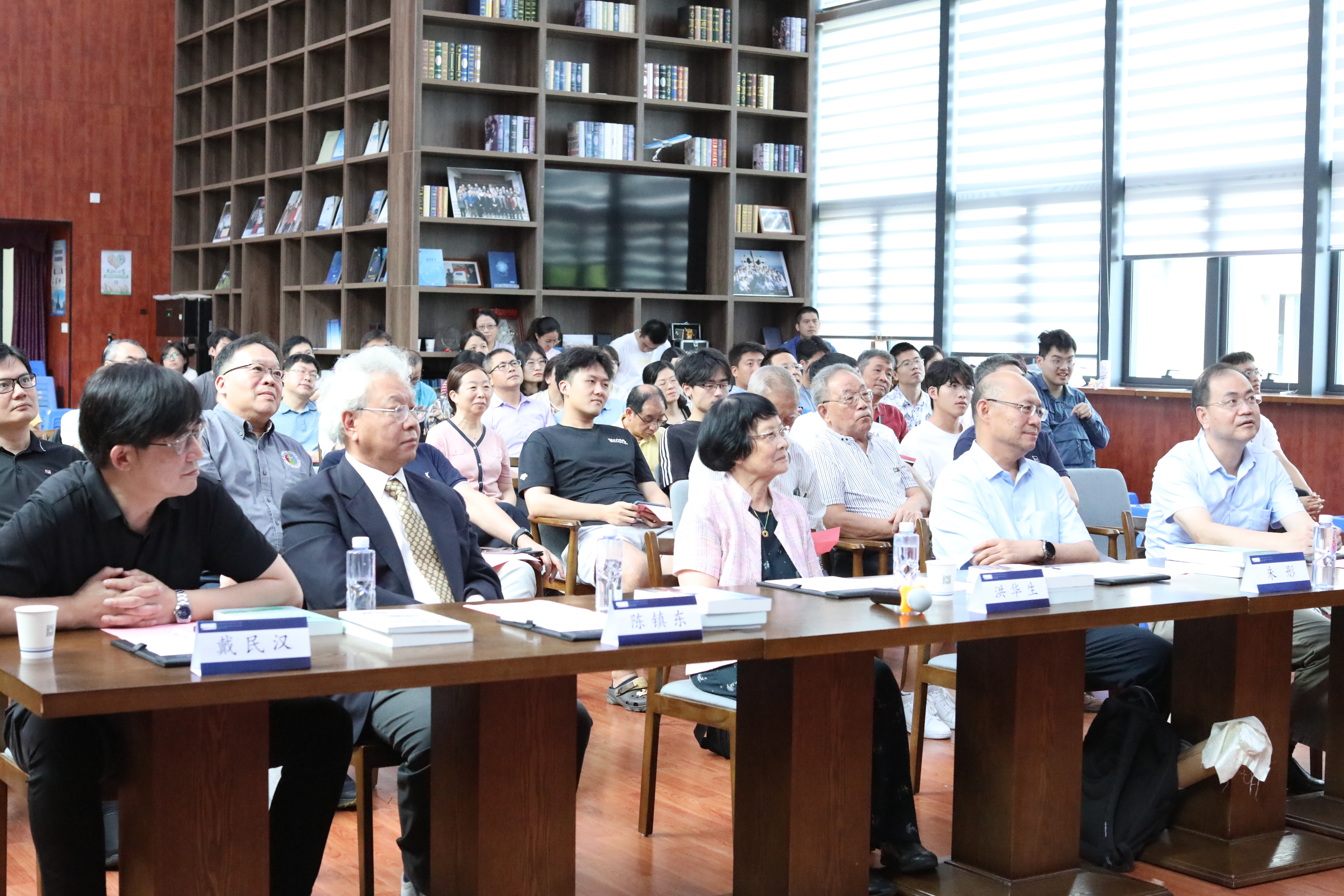 5123导航海洋环境科学学科交叉研讨会暨洪华生海洋与环境科学教育奖颁奖活动召开